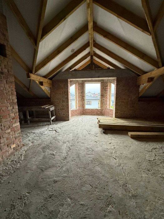 Будинок с.Байківці, 290 м2 та 7 сот ділянка.