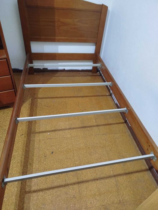 Mobilia de quarto e Secretária