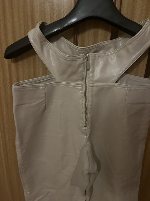 Calças de napa com recortes dos lados Bershka,sensuais,novas,36-6€