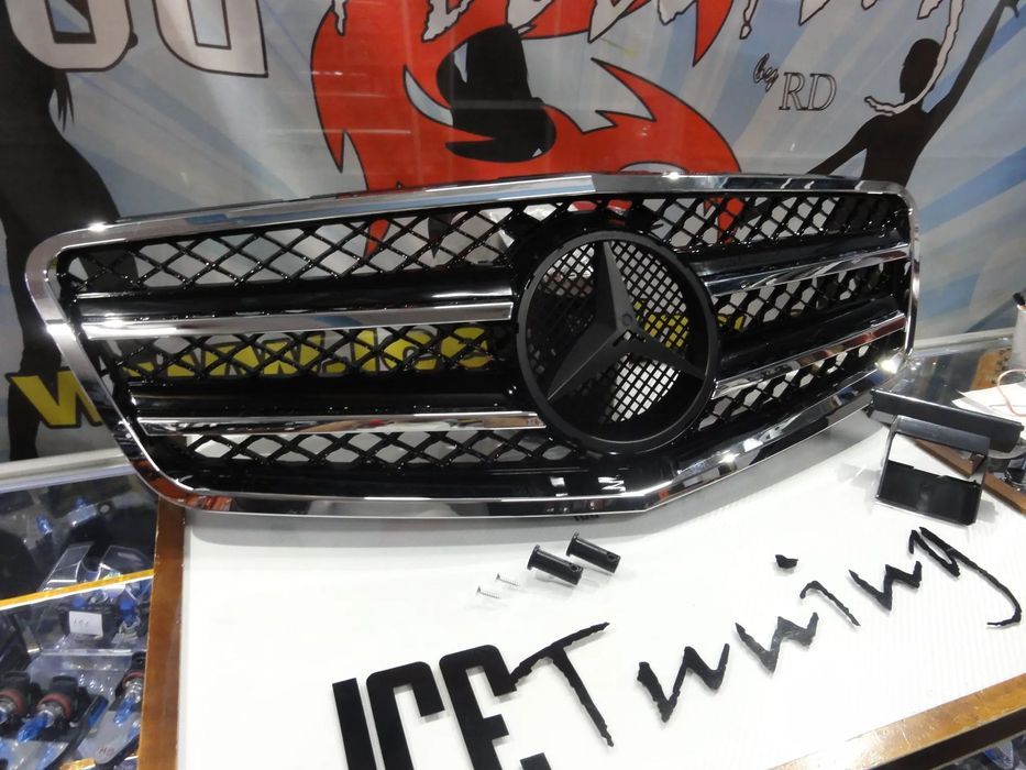 Grelha frontal para Mercedes E-Classe W212 / S212 2009-2013 AMG / E63 look em cromado e preto piano brilhante em plástico ABS