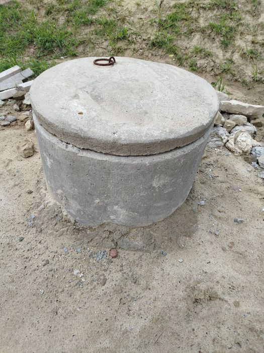 Właz betonowy z kołnierzem