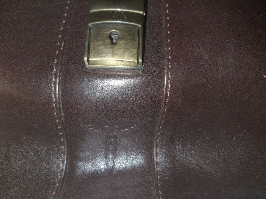 Mala de médico em pele