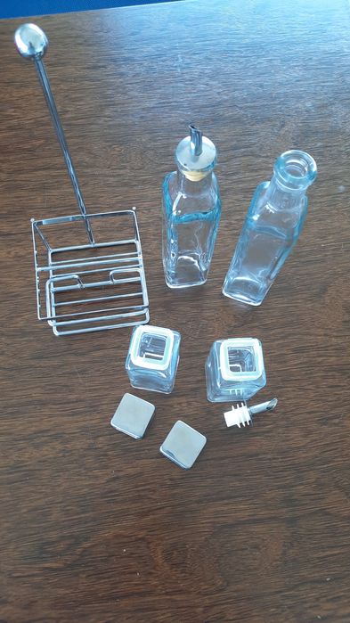 Galheteiro, saleiro e pimenteiro de vidro