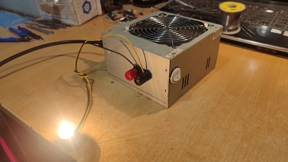 Зарядное устройство для акумуляторів.