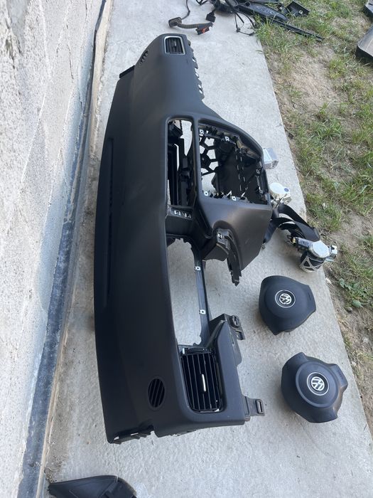 Торпеда безпека AIRBAG VW Jetta 6 джета6 консоль