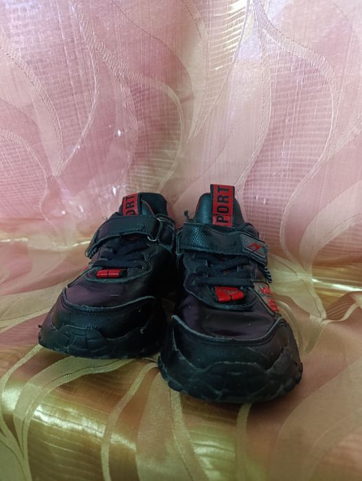 Кросівки на хлопчика 29 розміру