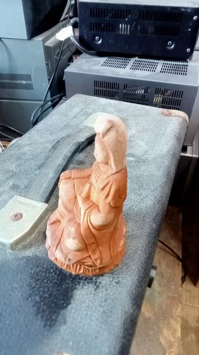 Figurka z drewna Budda