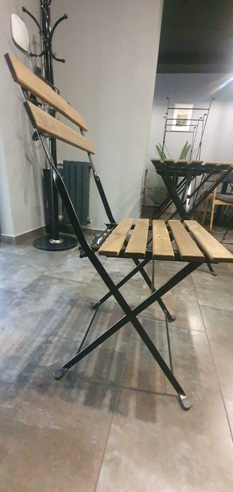 Стіл та стільці для літнього майданчика