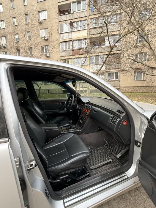 Mercedes-Benz E-Class 2010