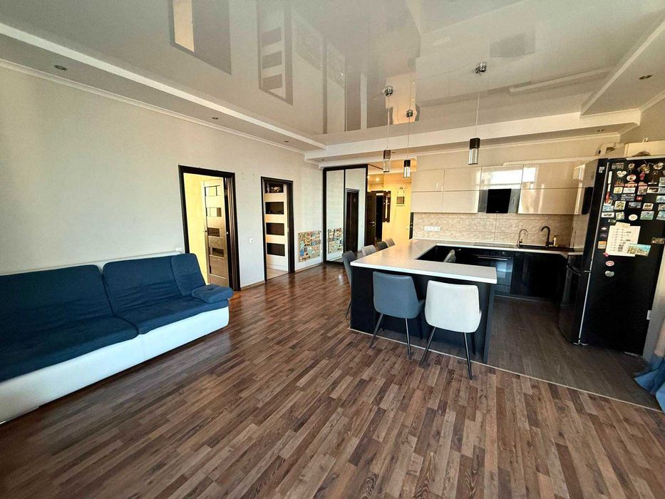 Велика стильна квартира в Аркадії. 4 спальні. Вид моря. Автономна.