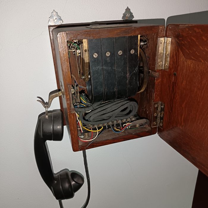 Telefone de Parede Antigo em Madeira e Baquelite (Anos 20/30) – Vintage