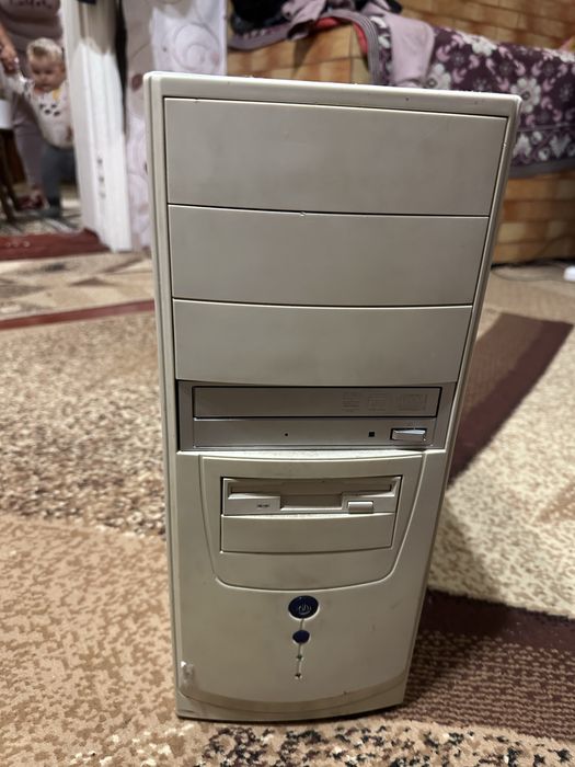 Системний блок  + клавіатура