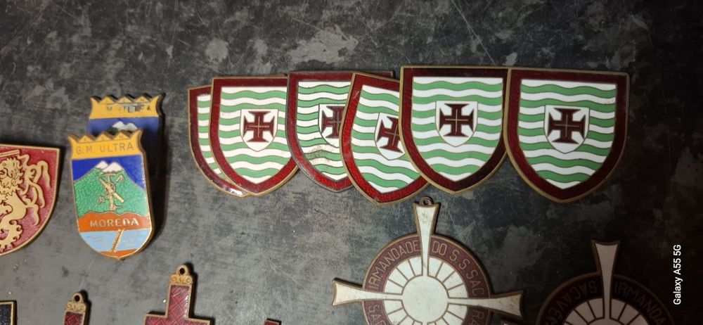 Pins e crachás militares