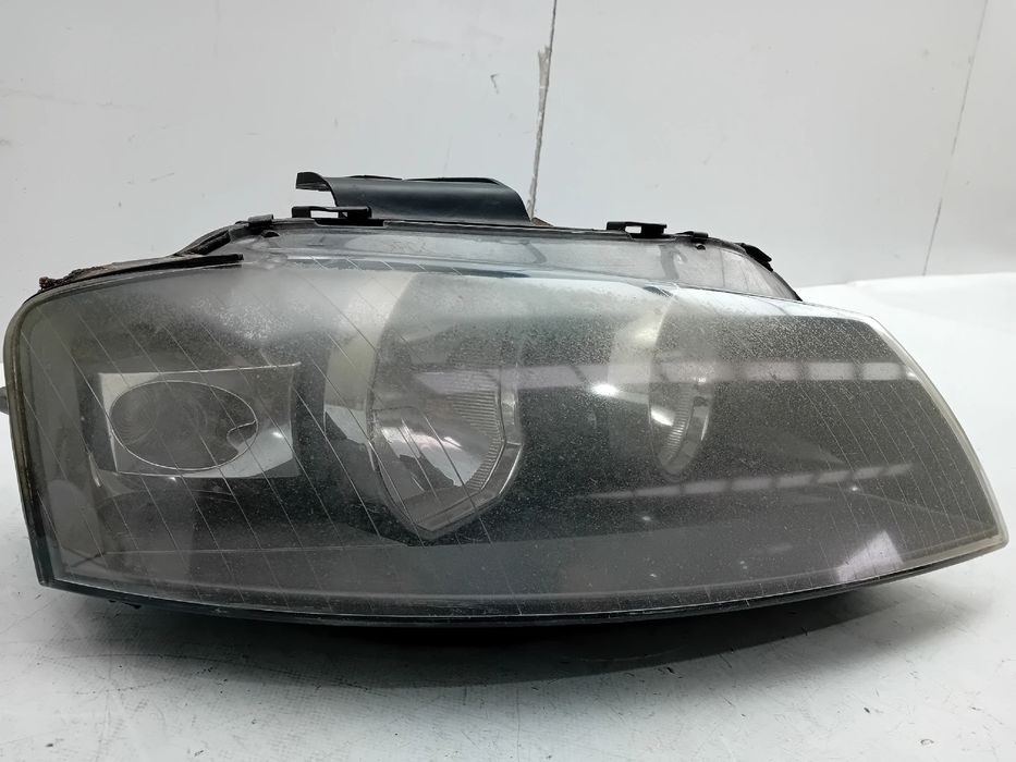 Ótica / farol direita AUDI A3 (8P1)