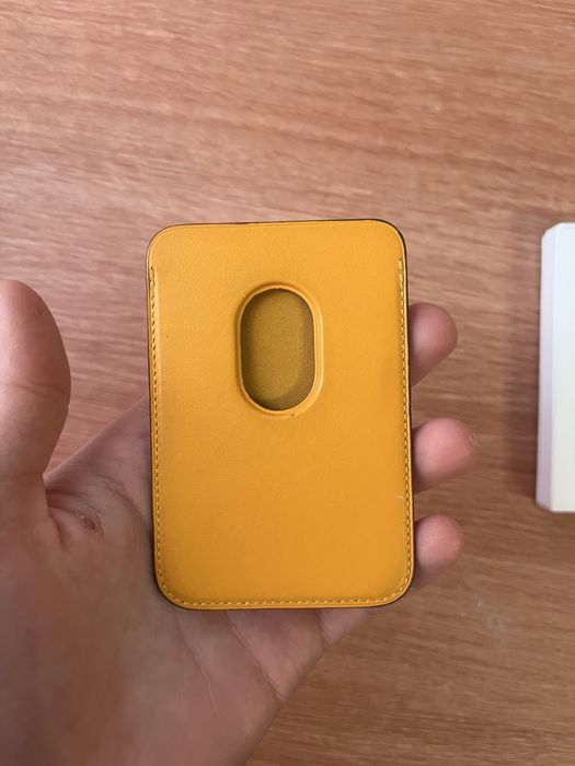 Аксесуар (гаманець) з magsafe на Iphone