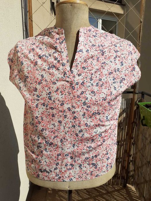 Zwiewna bluzeczka w kwiaty