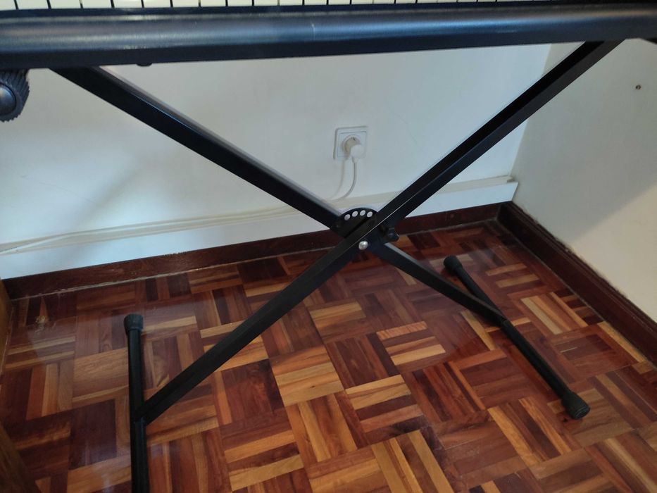 Vendo YAMAHA PSR-E413 — COMO NOVO | Excelente oportunidade!