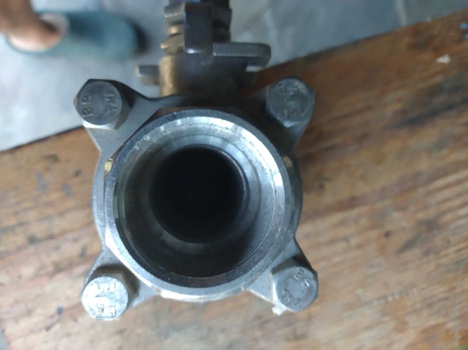 Sprzedam zawór kulowy 1 1/2 stał nierdzewna