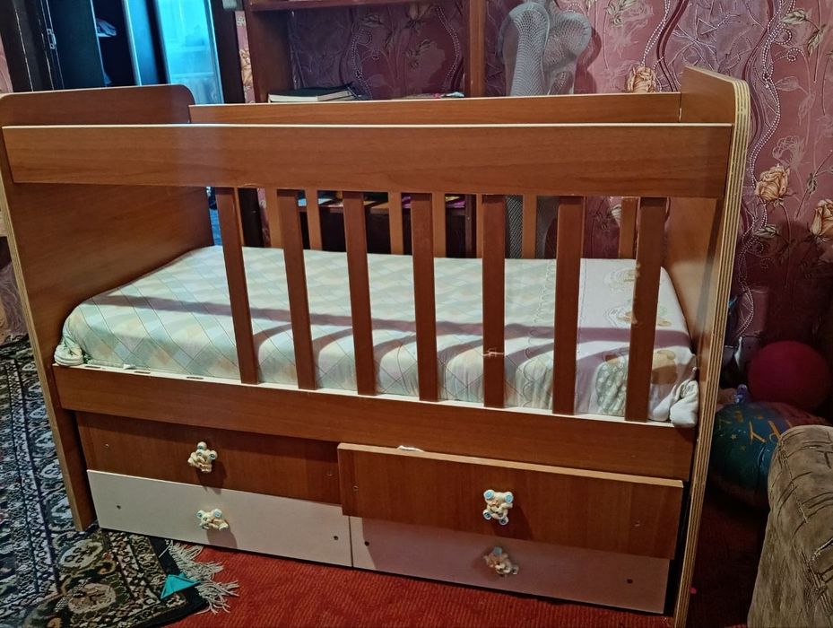 Продам дитяче ліжко з матрацом