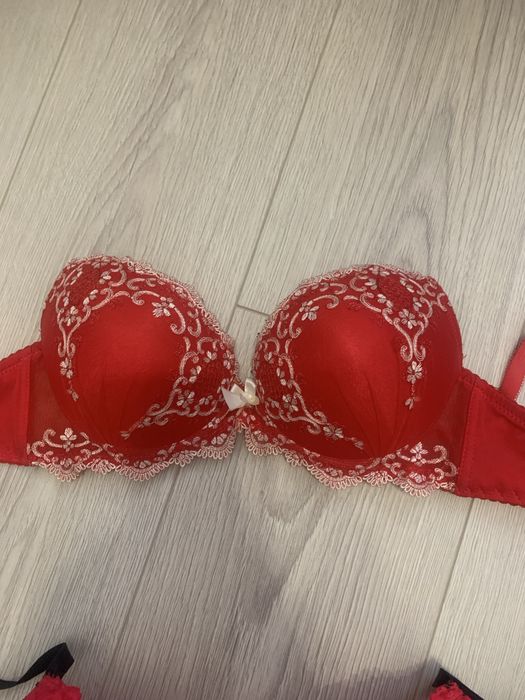 Червоні лівчики за два