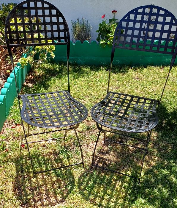 Raras Cadeiras antigas em Metal 95X35cm Bom estado