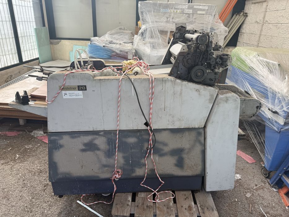 Várias máquinas de artes gráficas em bom estado