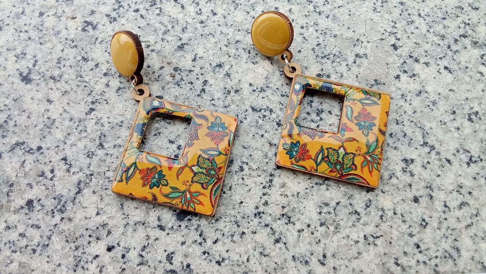 Vendo brincos variados parta e outros