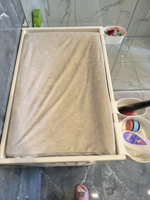 Przewijak IKEA Gulliver + materacyk + 3 prześcieradła + 3 pojemniki