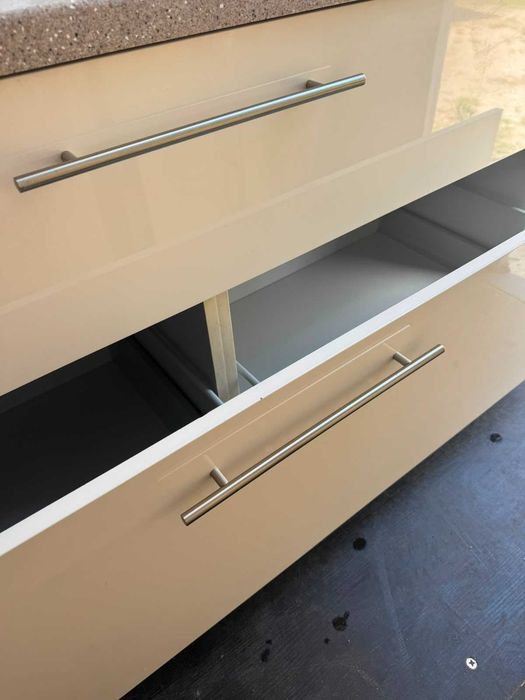 Szafka z szufladami kuchenna 156x68 szafki kremowe beżowe połysk biuro
