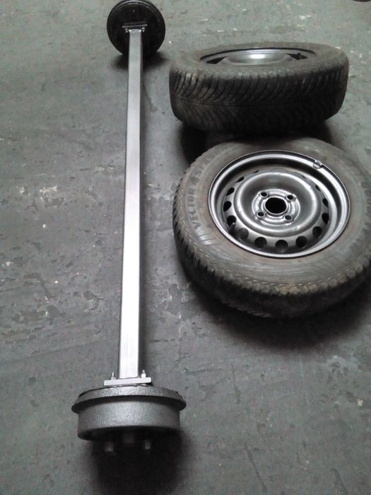 Oś sztywna hamowana z kołami