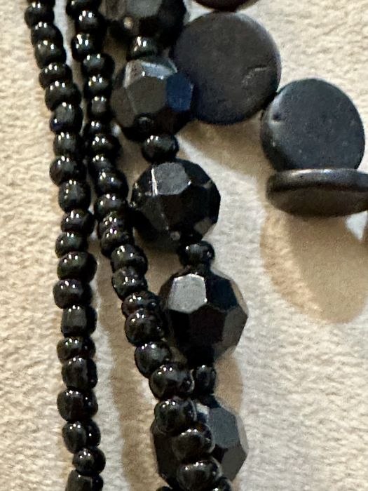 Conjunto de dois colares pretos