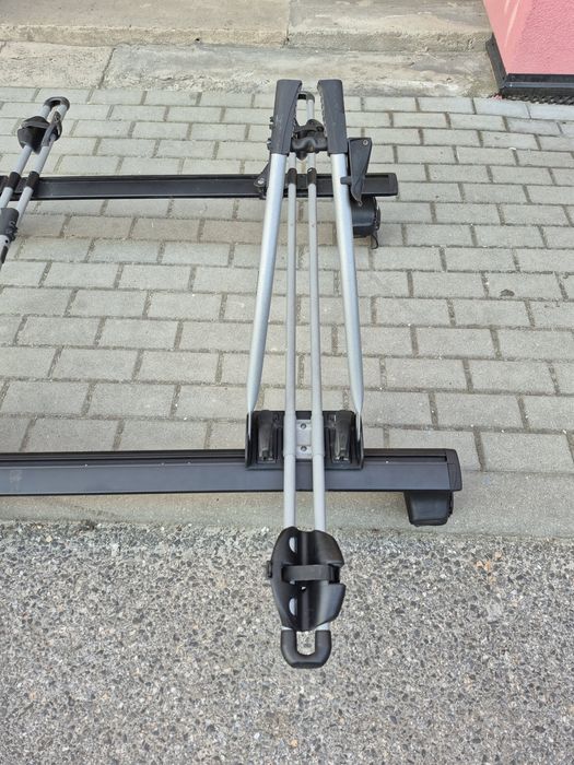 Belki dachowe Thule Evo z uchwytami na rowery