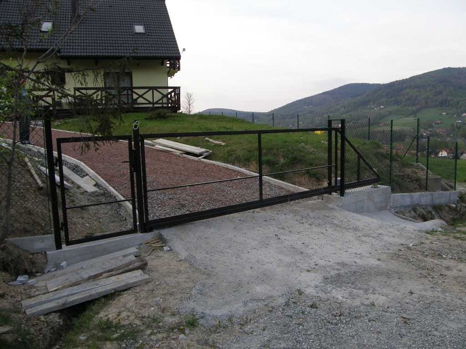 Brama przesuwna konstrukcja do zabudowy