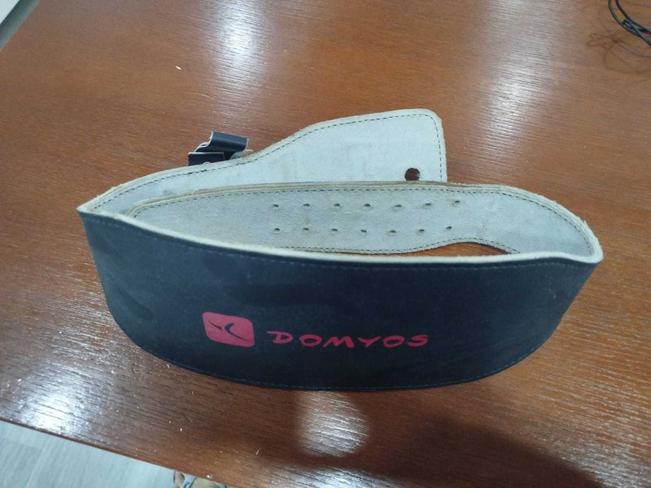 Cinto de Musculação em Couro Domyos - Suporte Lombar