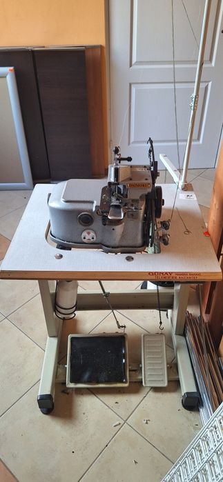 Maszyna overlock do obszywania chodników, dywanów