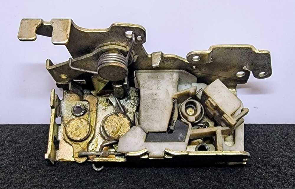 Fechadura / Fecho Capot 9017301135 - MERCEDES-BENZ VITO Caixa