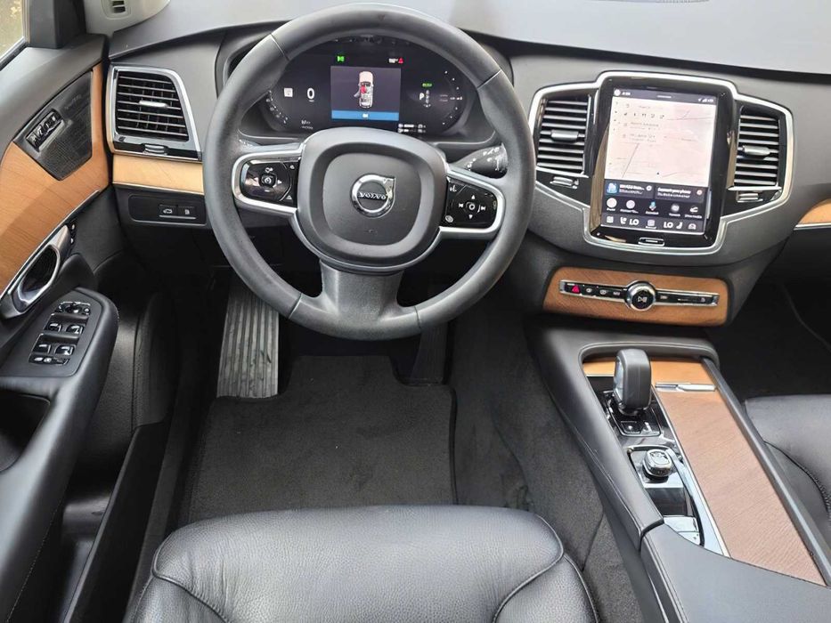 Volvo XC90 T8      2022