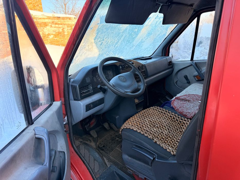 Спецализованый винтажный фургон малотонажный-в