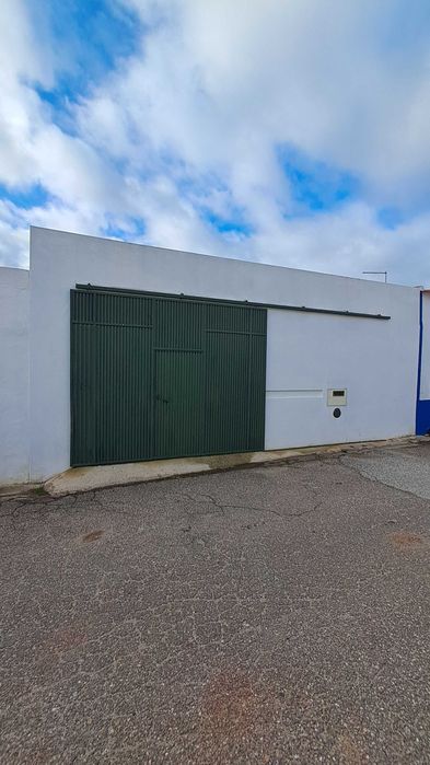 Moradia T3 com boas áreas em Vale de Vargo