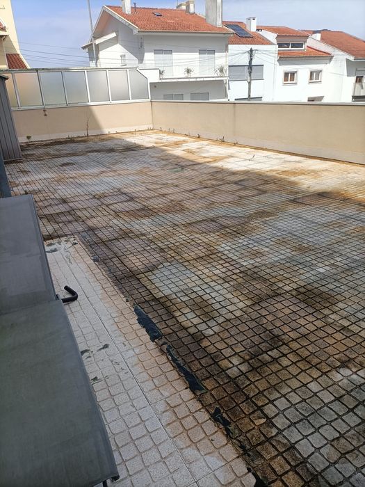 Limpeza de terraços muros passeios e fachadas telhados e caleiras