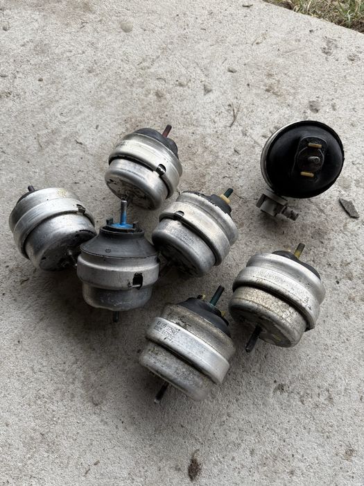 Подушка двигуна Пуді а4 б6, а4 б7, Ауді а6 с5