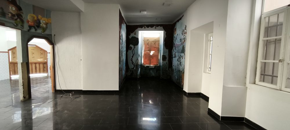 Arrenda-se espaço comercial