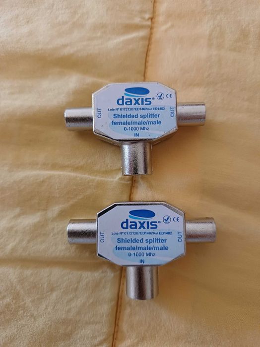Lot of 2 Distributors / Splitters daxis 0 - 1000 MHz64171283422721120