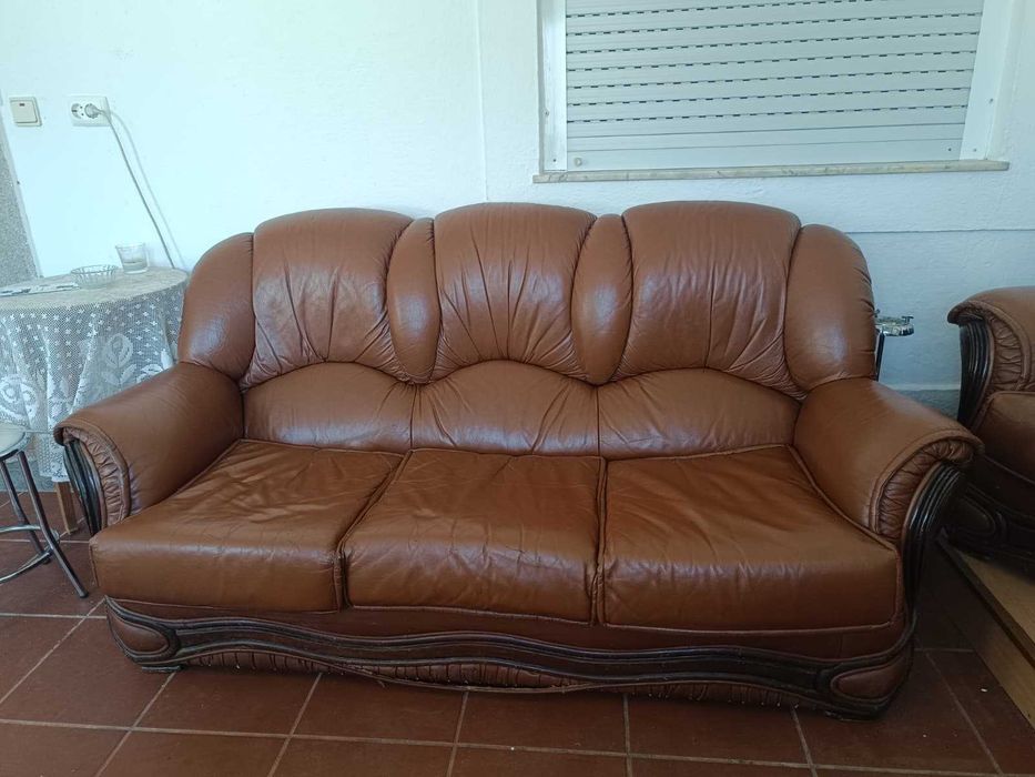 Conjunto 1 Sofá e 2 Poltronas Castanhas em Pele