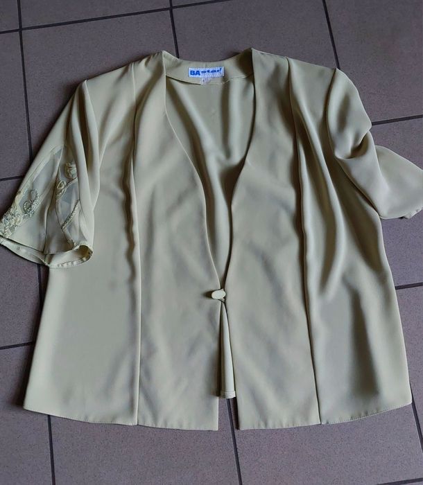 Komplet elegancki damski z ozdobnymi materiałem oliwkowym żakiet bluzk