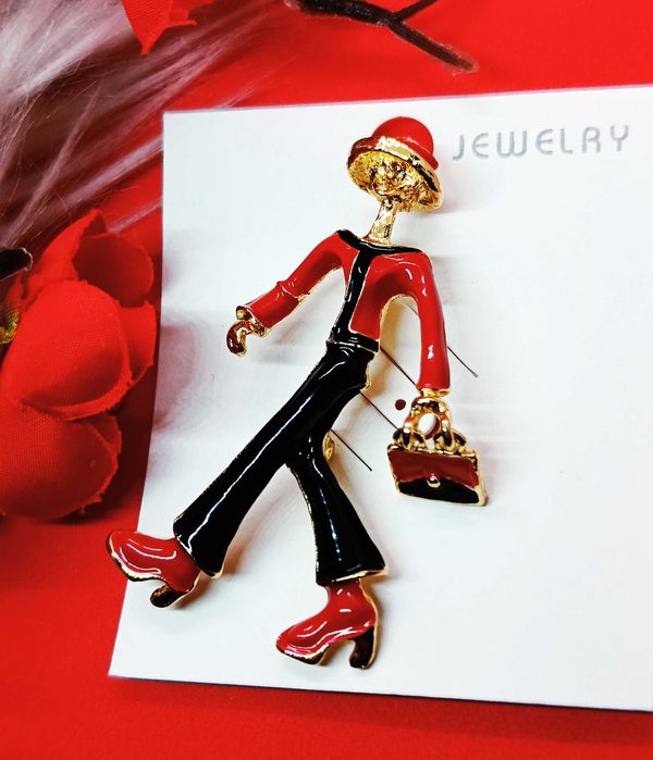 Broszka postać, nowa