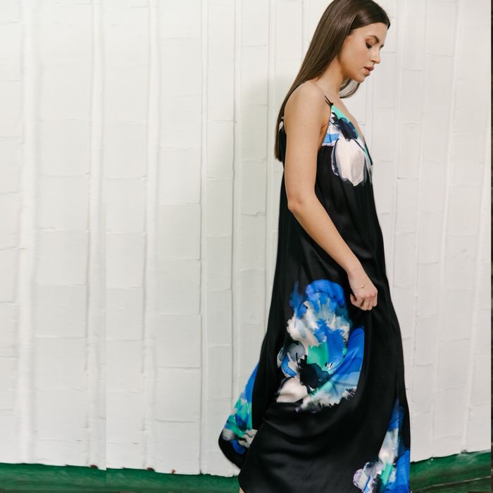 Sukienka Flow — lekka jak powietrze, mocna jak obraz