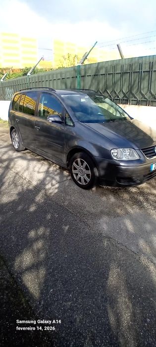 VW touran 1900 à Direita matrícula Portuguesa