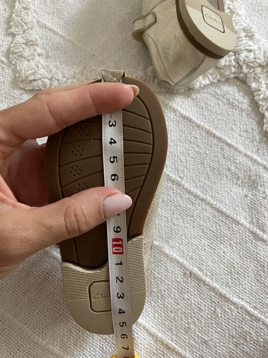 Urocze balerinki delikatnie złote Clarks 22; air spring