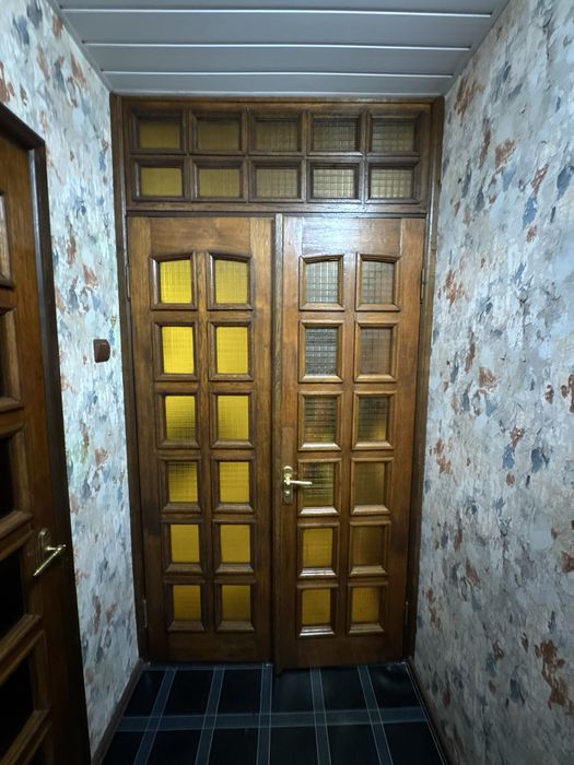 Классические межкомнатные двери из массива дерева